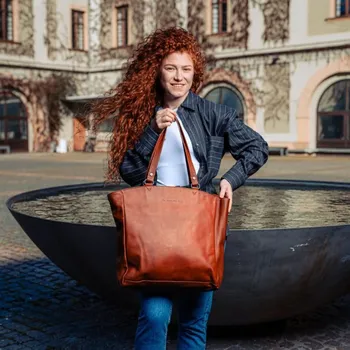 Kabelka The Chesterfield Brand Kožená shopper kabelka na notebook BERLIN C38.016031 koňak