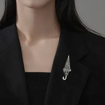 Brož Elegantní retro brož deštník s kamínky | módní doplněk, dámská brož - 1ks , Modrý