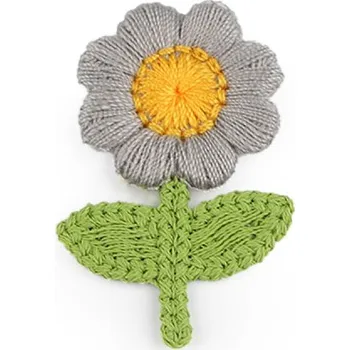 Galanterie Vyšívaný květ 2,4x3,7 cm