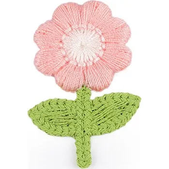 Nášivka Vyšívaný květ 2,4x3,7 cm, barva 2 pudrová