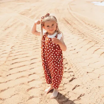 Kojenecký overall Mušelínový overal letní / puntíky na karamelové Velikost: 68