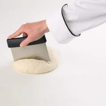 Párátko a napichovátko Kráječ na těsto „BLUE“ 15,5 X 8 CM APS