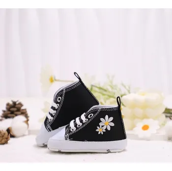 Dětská sálová obuv Pohodlné capáčky - sedmikráska (černé/bílé) Barva: Černá, Velikost: 0-6 měsíců