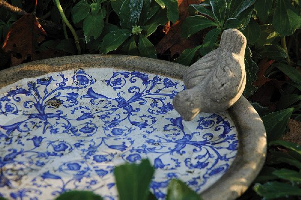Ptačí koupel/krmítko, modrobílá keramika AGED CERAMIC , 34 cm|Esschert Design