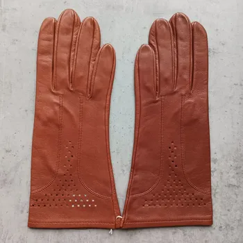 Rukavice Dámské kožené rukavice s ozdobným prošitím a perforací Barva: Tabaco, Velikost: 6