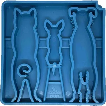 Hračka pro psa SodaPup Senzorická miska Psi na baru – modrá