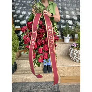 Smuteční dekorace Smuteční kytice Basic, červené růže a zeleň Xxxl, 38 růží - rozvoz Praha