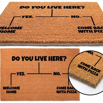 Obraz KOKOSOVÁ STĚRAČKA 40x60 POD DVEŘE NÁPIS DO YOU LIVE HERE S PIZZOU