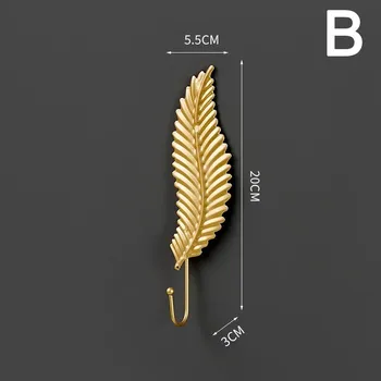 Kovová dekorace na zeď ve zlatém designu - háčky-350850