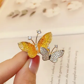 Brož Brož motýl s krystaly v elegantním provedení | Dámská spona - XZ486Y