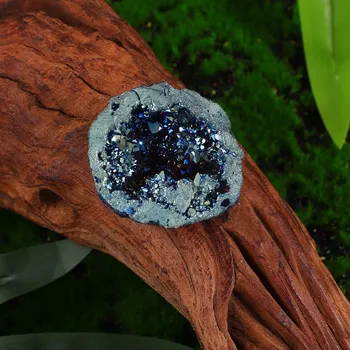 Sběratelství Achátová geoda s barevným elektroplátováním | přírodní dekorace | minerální kámen - Světle modrá pokovená