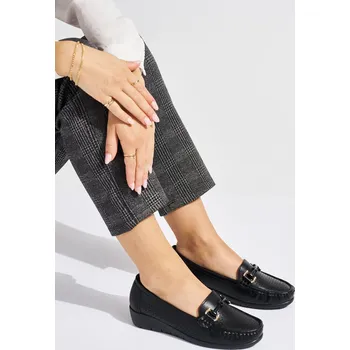 Dámské mokasíny Černé dámské dírkované mokasíny na nízkém klínku VRA-762NE Velikost: 41