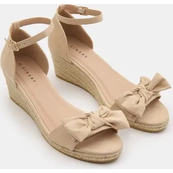 Dámské sandále Sinsay - Sandály na platformě s potaženým podpatkem - béžová - 899DG-02X - 899DG-02X-38