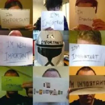 Zahraniční hudba CD Eaststrikewest: We're Important And We Keep The City Running. We're Important, We're Important, We're Important... 2012