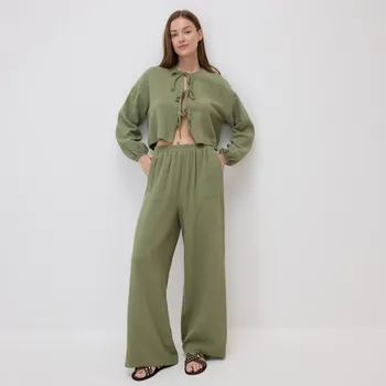 Dámské kalhoty Reserved - Široké kalhoty z mušelínu - světle olivová - YH525-81X - YH525-81X-M