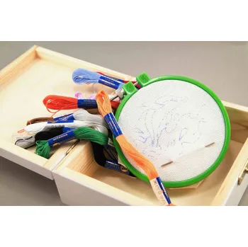 Dřevěná hračka Dětské vyšívání v dřevěné krabičce - delfíni