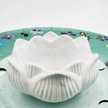 Svícen Svícen ve tvaru lotosu - pro čistotu a klid