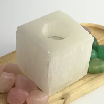 Selenitový svícen kostka - kouzlo klidu a harmonie pro Váš domov