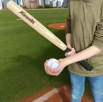 Baseballová pálka s baseballovým míčem