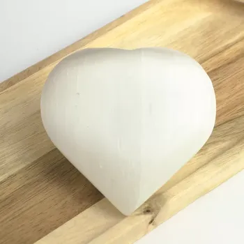 Velké selenitové srdce – světlo, čistota a andělský klid