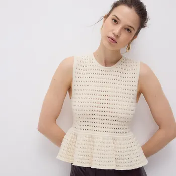 Dámský svetr Reserved - Pletený top s volánkem - tělová - 034EZ-02X - 034EZ-02X-M