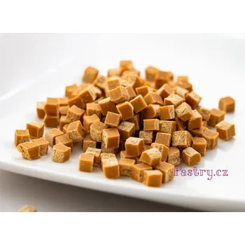 Jedlá dekorace na dort Pastry, s.r.o. PASTRY SLANÉ KARAMELOVÉ KOSTKY 50g