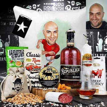 Dárkový potravinový koš Persi - Originální vtipný dárek pro fotbalistu polštář Republica