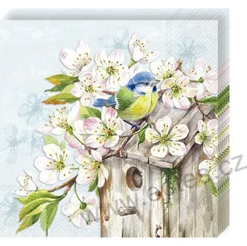 Papírový ubrousek IHR CHERRY BLOSSOM BIRDHOUSE světle modré papírové dezertní ubrousky růžové květy třešně a ptačí budka se sýkorkou 20 ks