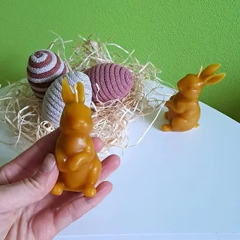 Svíčka Zajíček velikonoční 100% včelí vosk (Tato svíčka byla vyrobena ručně z pravého včelího vosku vyčištěného do nejvyšší možné kvality.)