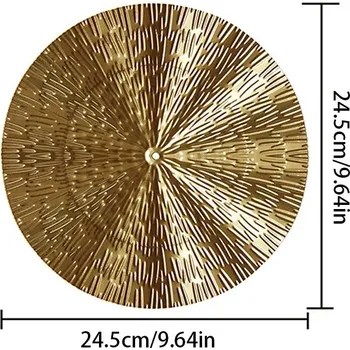 Kovová dekorace na zeď ve zlatém designu - 04-L