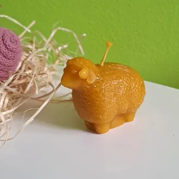 Svíčka Velikonoční ovečka svíčka 100% včelí vosk (Tato svíčka byla vyrobena ručně z pravého včelího vosku vyčištěného do nejvyšší možné kvality.)