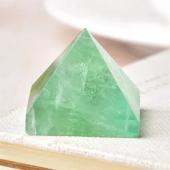 Minerální pyramida pro reiki a čakry | minerální kámen, ezoterický kámen - Zelený fluorit