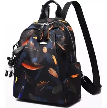 Městský batoh Dámský střední batůžek s lístky Černý - Model S přívěškem