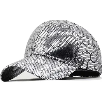 Kšiltovka Dámská lesklá kšiltovka s geometrickým vzorem Stříbrná