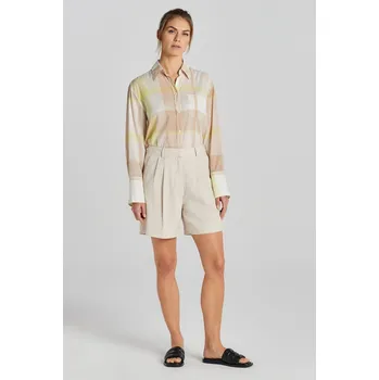 Dámské kraťasy ŠORTKY GANT STRETCH LINEN TAILORING SHORTS SOFT OAT