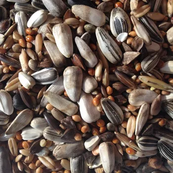 Pro ptáka Směs vhodná pro střední papoušky Rozely, Alexandry, Papoušky královské.