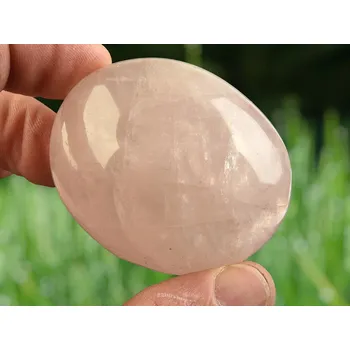 Přírodní kámen Leštěný kámen růženín 108g