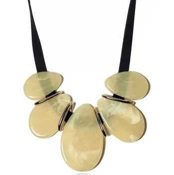 Náhrdelník Elegantní náhrdelník Kapky deště Krémový mramor