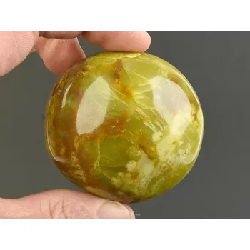 Přírodní kámen Hladký kámen opál zelený 157g