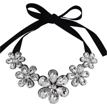 Náhrdelník Masivní květinový náhrdelník Transparentní