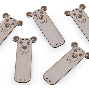 Nášivka, štítek z eko kůže medvídek, šedokrémová