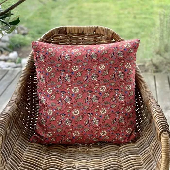 Dekorativní polštářek BYTEMA Gobelínový povlak na polštř MALVARROSA ČERVENÁ 45 x 45 cm