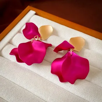 Náušnice Růžové luxusní visací náušnice s motivem okvětních lístků | Dámské náušnice, Módní doplněk - HE1449-9