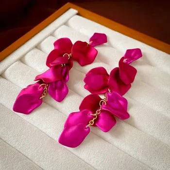 Náušnice Růžové luxusní visací náušnice s motivem okvětních lístků | Dámské náušnice, Módní doplněk - HE1124-22