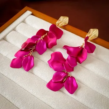 Náušnice Růžové luxusní visací náušnice s motivem okvětních lístků | Dámské náušnice, Módní doplněk - HE16350-5