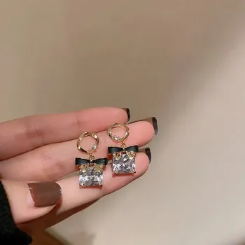 Náušnice Černé zirkonové náušnice s mašlí | luxusní dámské náušnice - HE7661-1