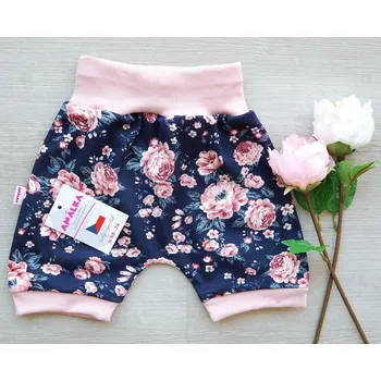 AMÁLKA Bavlněné kraťasy s náplety, tmavé květy Velikost: 68-74