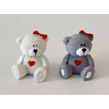 Dekorační figurka - Medvídek se srdíčkem ŠEDÝ