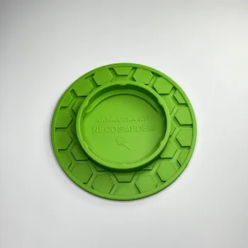 Napáječka pro včely 0,7l (jednobarevná) Barva: Světle zelená, Vzor: Včelí plástve