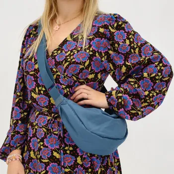 Kabelka CALVIA Moonbag jeans blue, crossbody kabelka Beagles